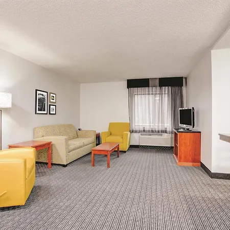 La Quinta By Wyndham Atlanta Roswell Hotel Exterior photo